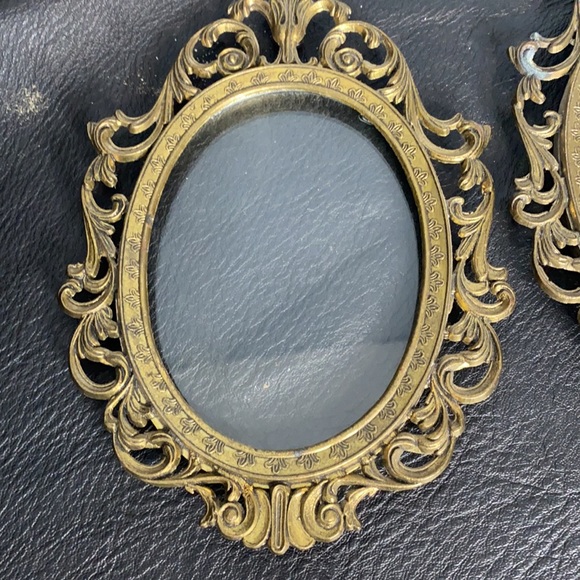 Vintage Oval Brass Frames With Glass - Picture 2 of 8